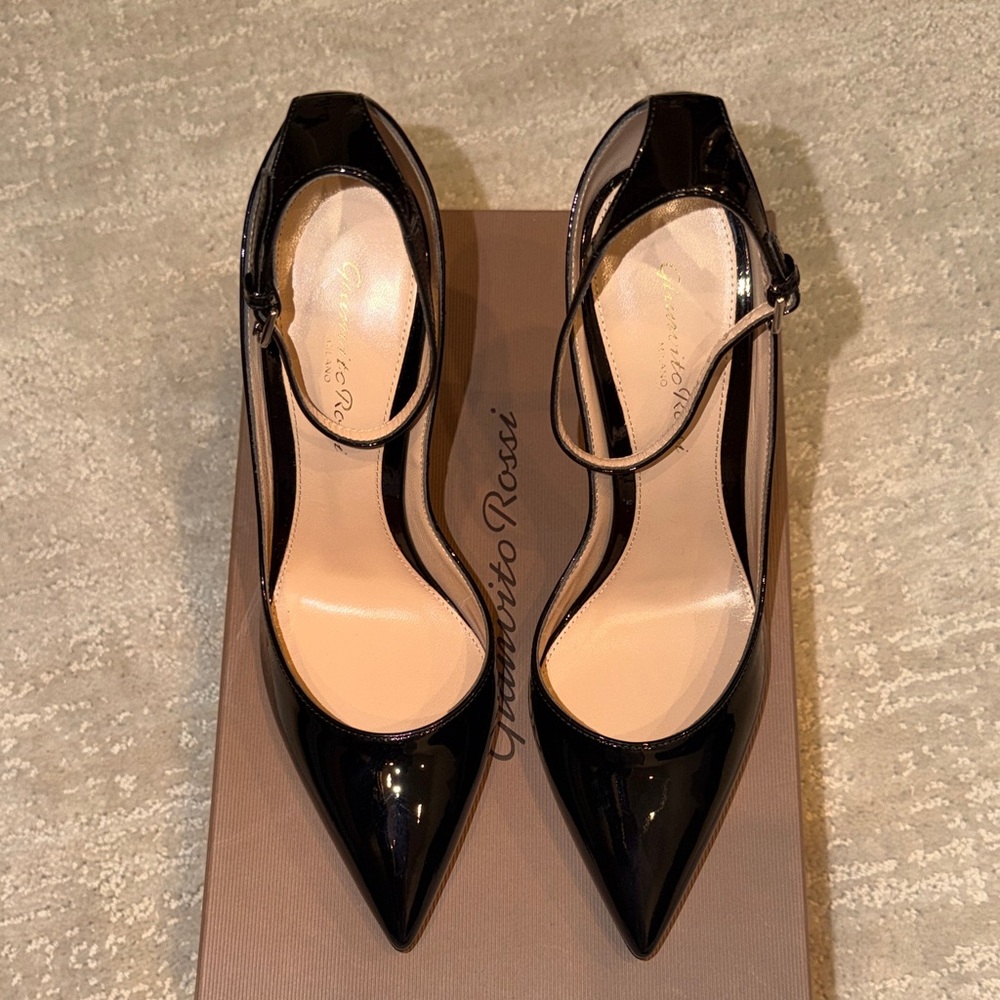 Elegant Black Patent Leather Women's He